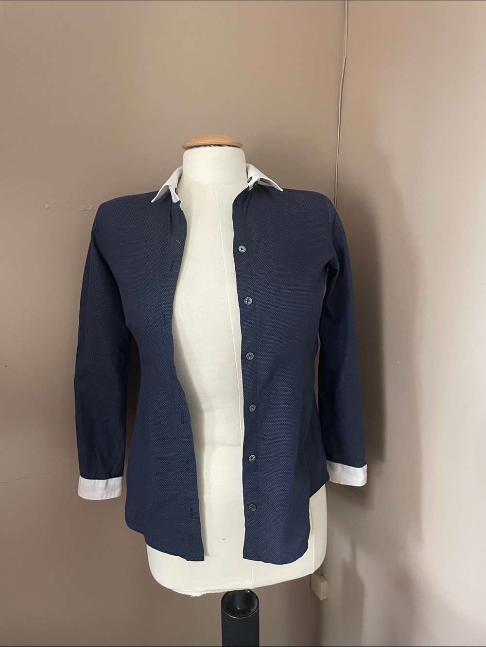 Burberry of London women’s Navy Blue Button-Up Shirt size 4